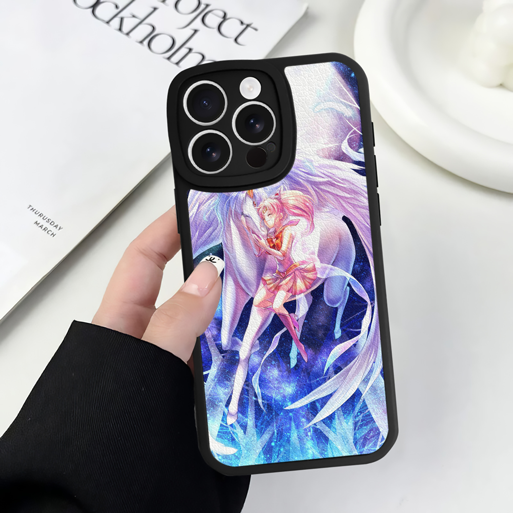 （画像用） 美少女戦士セーラームーン Sailor Moon 【iPhone 16シリーズ対応】シリコンスマホケース（レザー調） 材質：シリコン